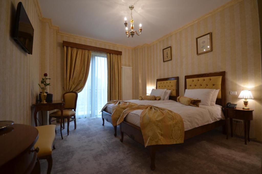 Отель The Arlington Hotel Крайова